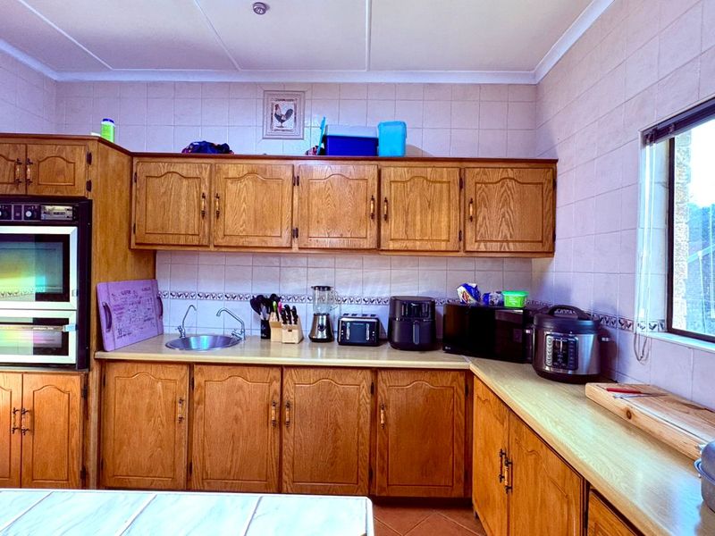 Immaculate Double Storey Home in Ferryvale - Photo 8