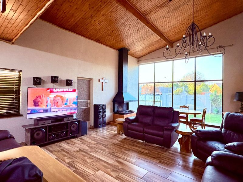 Immaculate Double Storey Home in Ferryvale - Photo 7