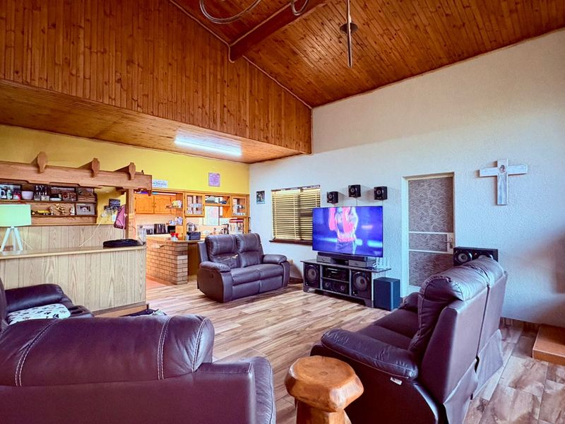 Immaculate Double Storey Home in Ferryvale - Photo 6