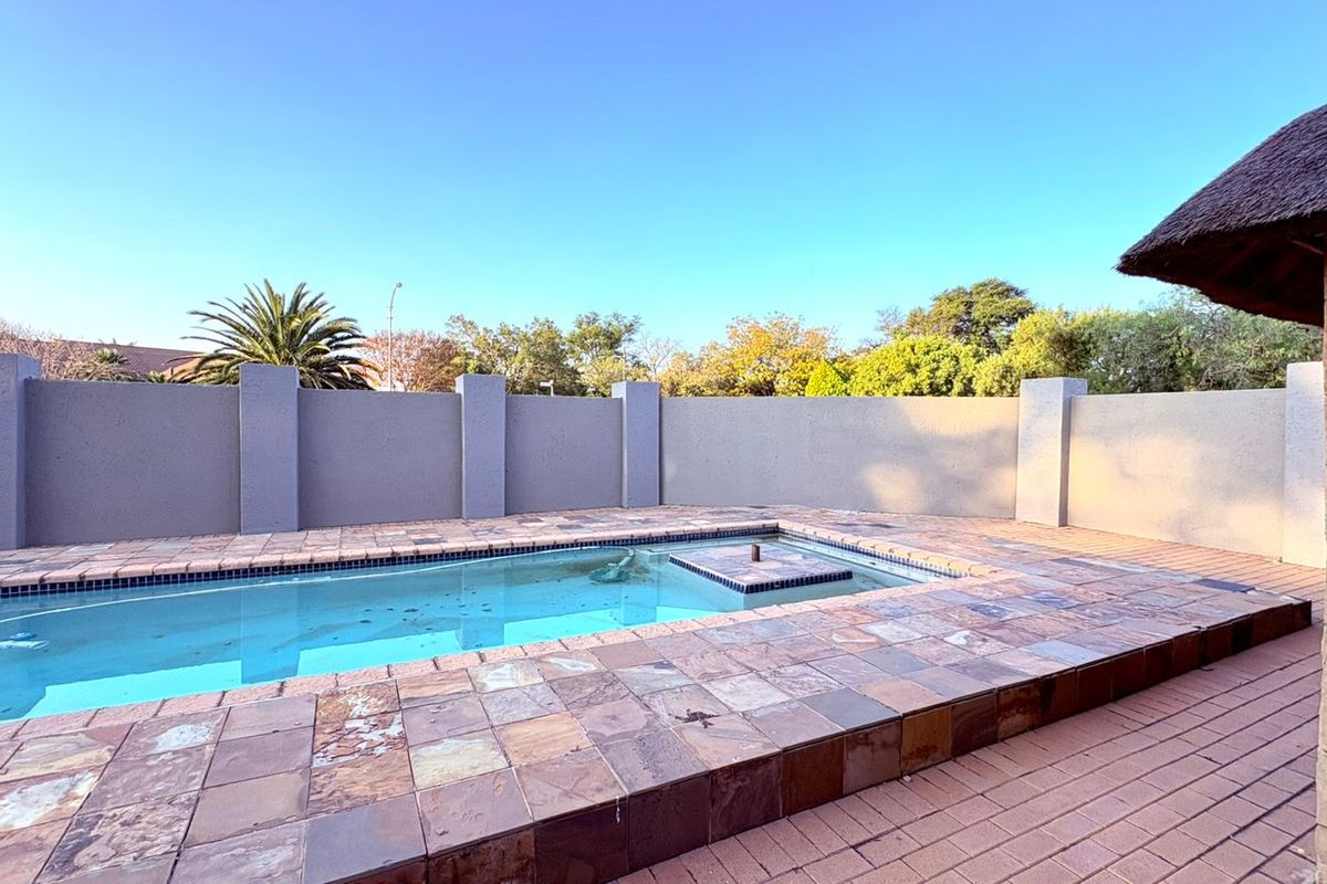 Immaculate Double Storey Home in Ferryvale - Photo 3