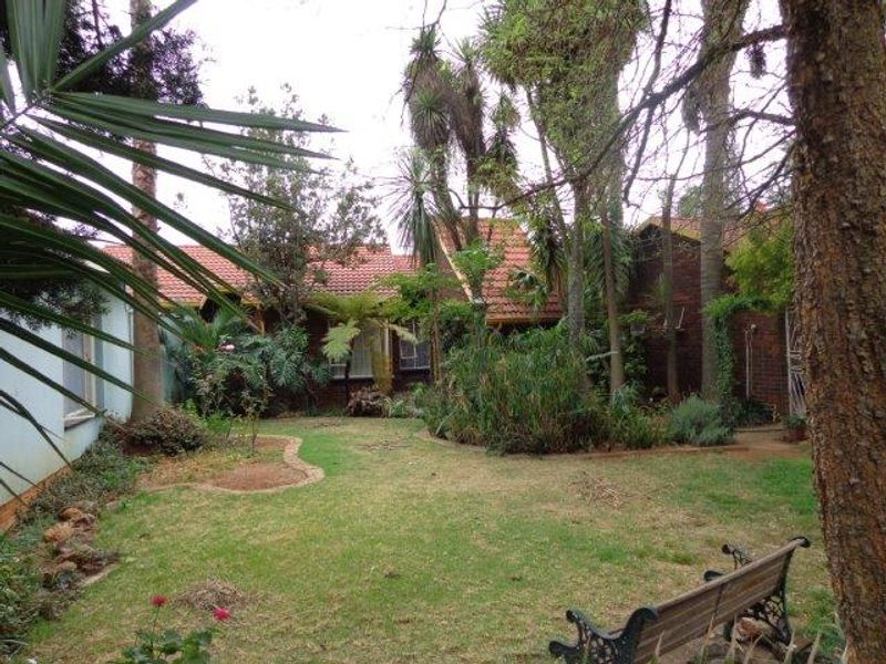 Family Home! - Photo 10