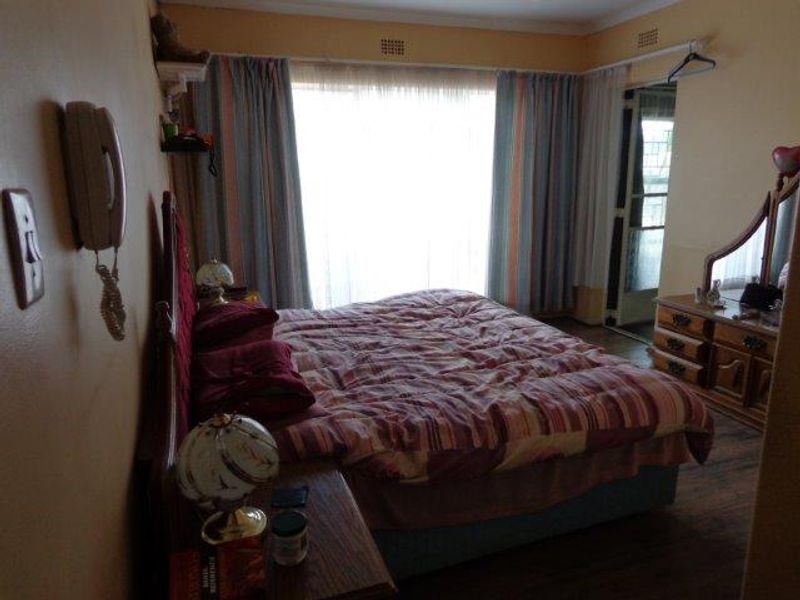 Family Home! - Photo 5