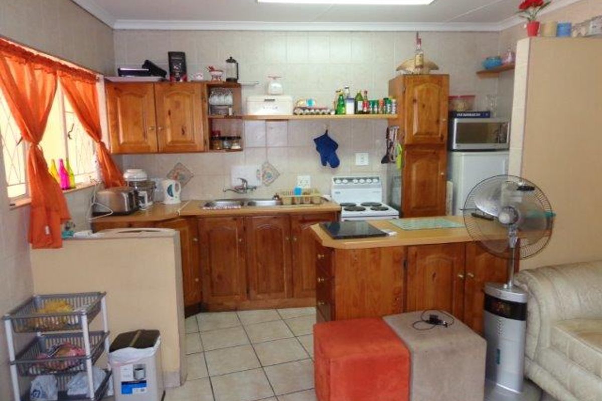 Family Home! - Photo 4