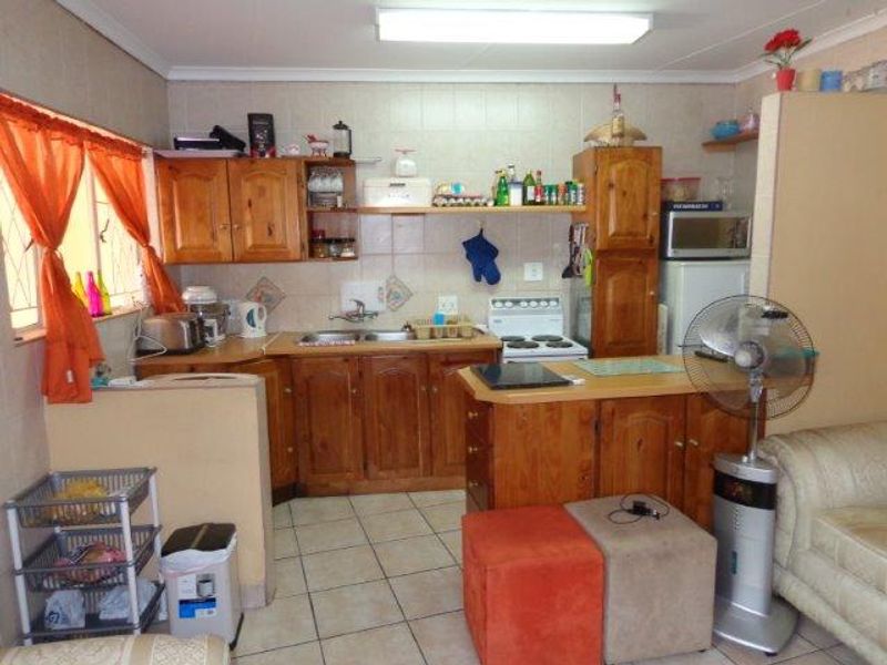 Family Home! - Photo 4