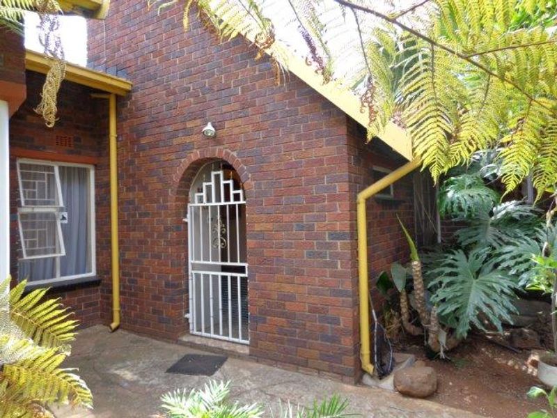 Family Home! - Photo 2