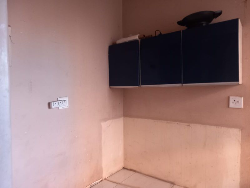 2-Bedroom Flatlet for Sale – Prime Location! Spacious 2-bedroom flatlet with 1 bathroom and double - Photo 5