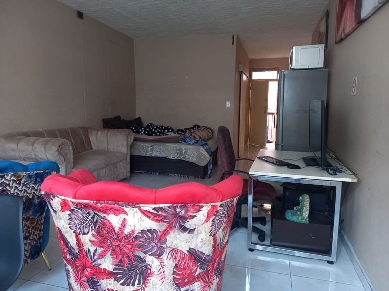 2-Bedroom Flatlet for Sale – Prime Location! Spacious 2-bedroom flatlet with 1 bathroom and double - Photo 10