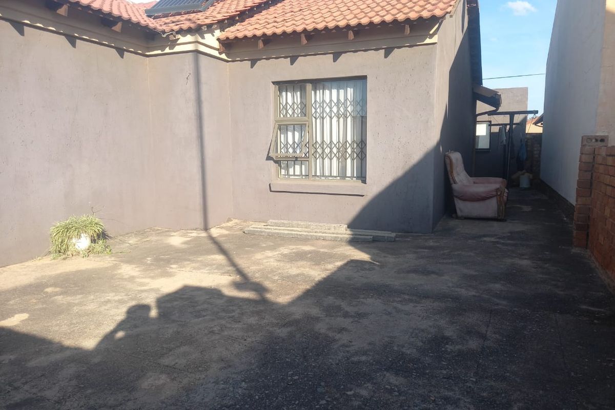 This welcoming investment property with three specious tiled bedrooms in the very big stand - Photo 5