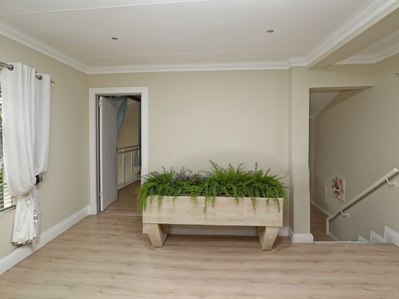 2/ 3 bed 2 bath duplex apartment - Photo 2