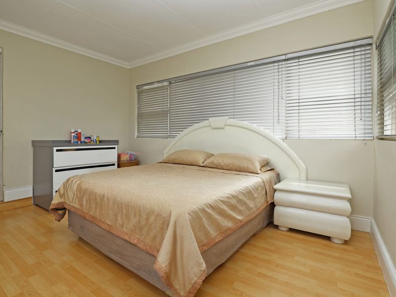 2/ 3 bed 2 bath duplex apartment - Photo 9