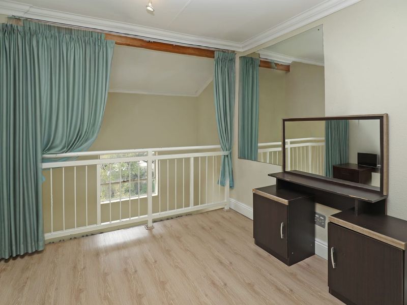 2/ 3 bed 2 bath duplex apartment - Photo 7