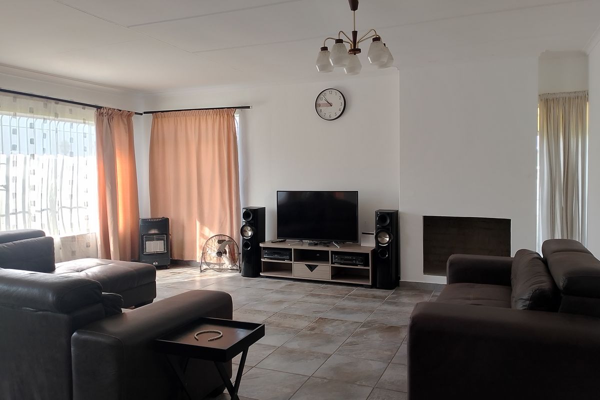 4 Bedroom House For Sale in Dal Fouche - Photo 2