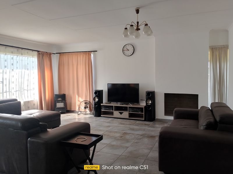 4 Bedroom House For Sale in Dal Fouche - Photo 2