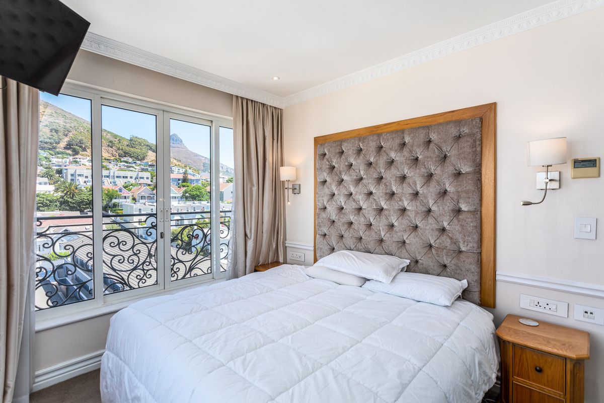 Luxury Coastal Living in the Heart of Sea Point - Photo 5