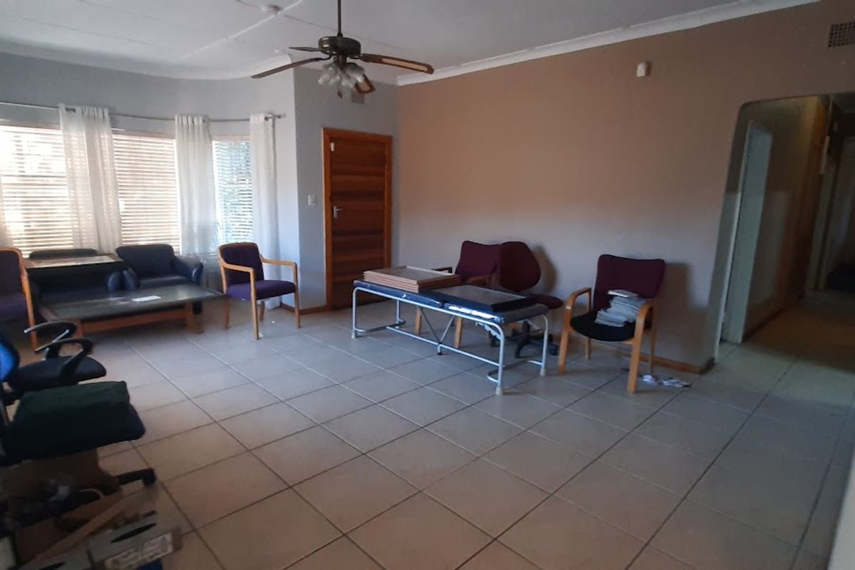 Well maintained Solid property! - Photo 4