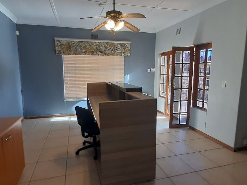 Well maintained Solid property! - Photo 5