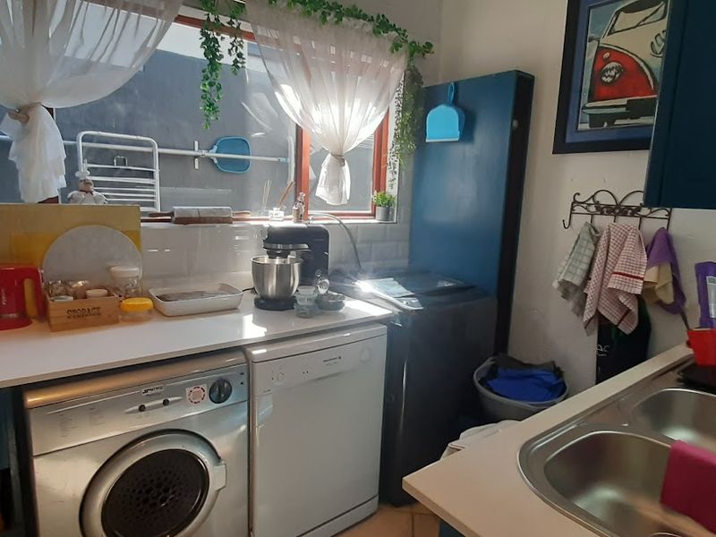 Ultra Modern property! - Photo 6