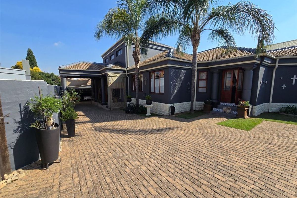 Ultra Modern property! - Photo 2