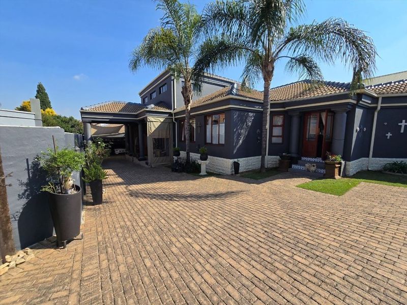 Ultra Modern property! - Photo 2