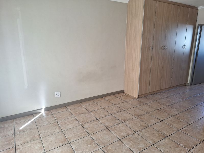 Three bedroom house for sale in Riversdale - Photo 10