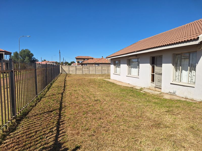 Three bedroom house for sale in Riversdale - Photo 3