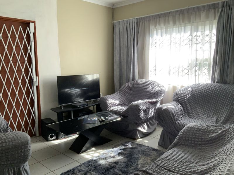 Home in enclosed Salfin sanctuary - Photo 3