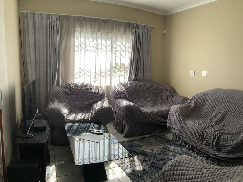 Home in enclosed Salfin sanctuary - Photo 5