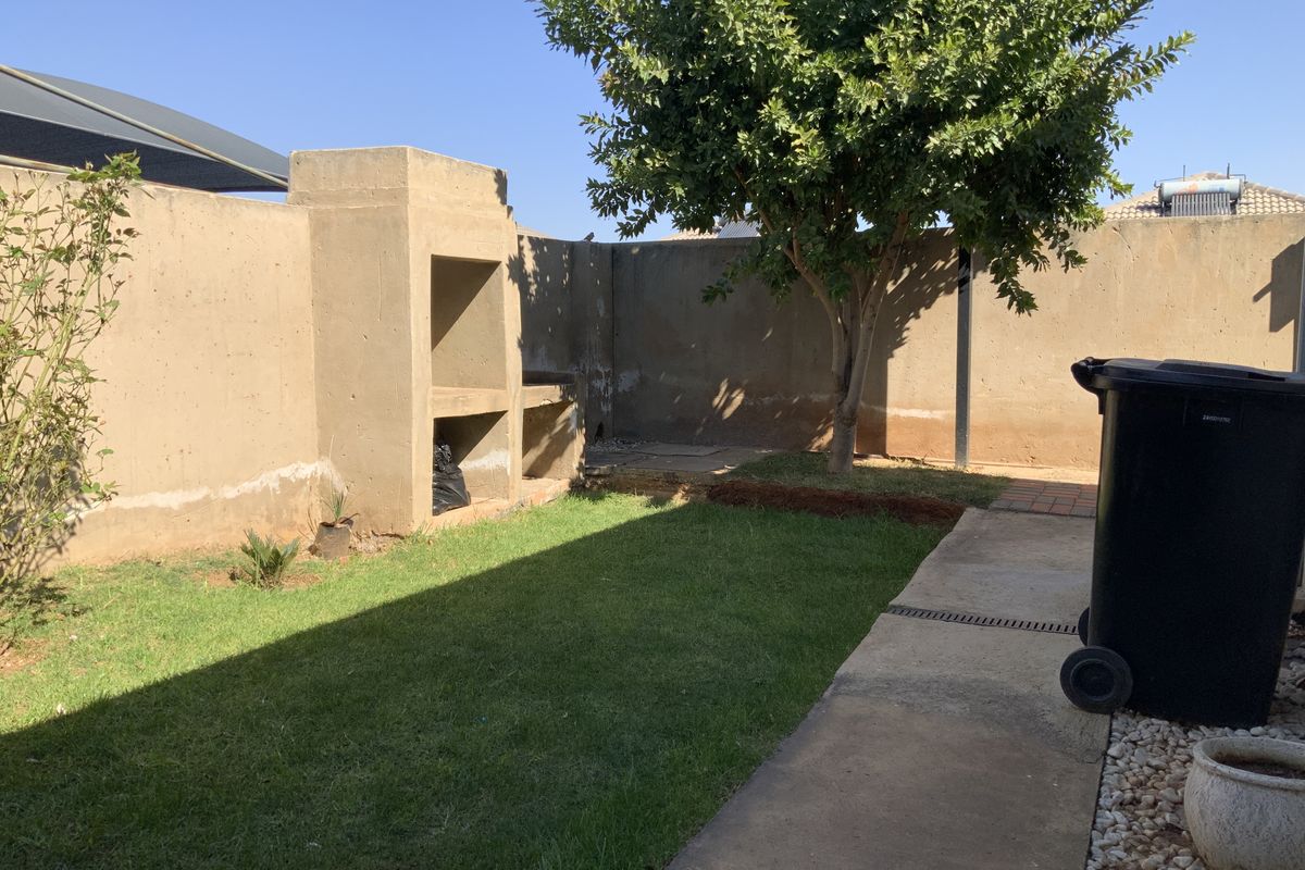 Home in enclosed Salfin sanctuary - Photo 2