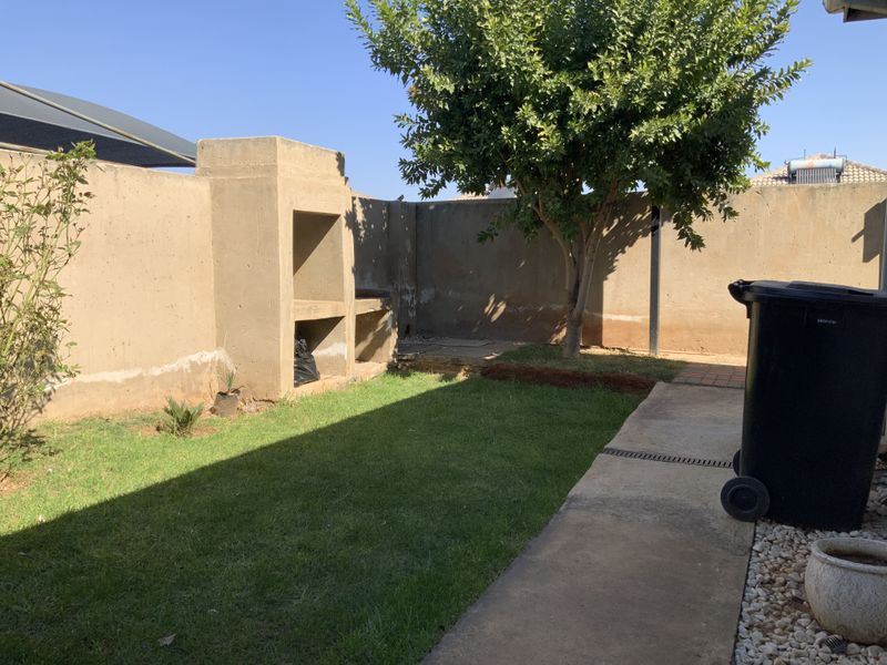 Home in enclosed Salfin sanctuary - Photo 2