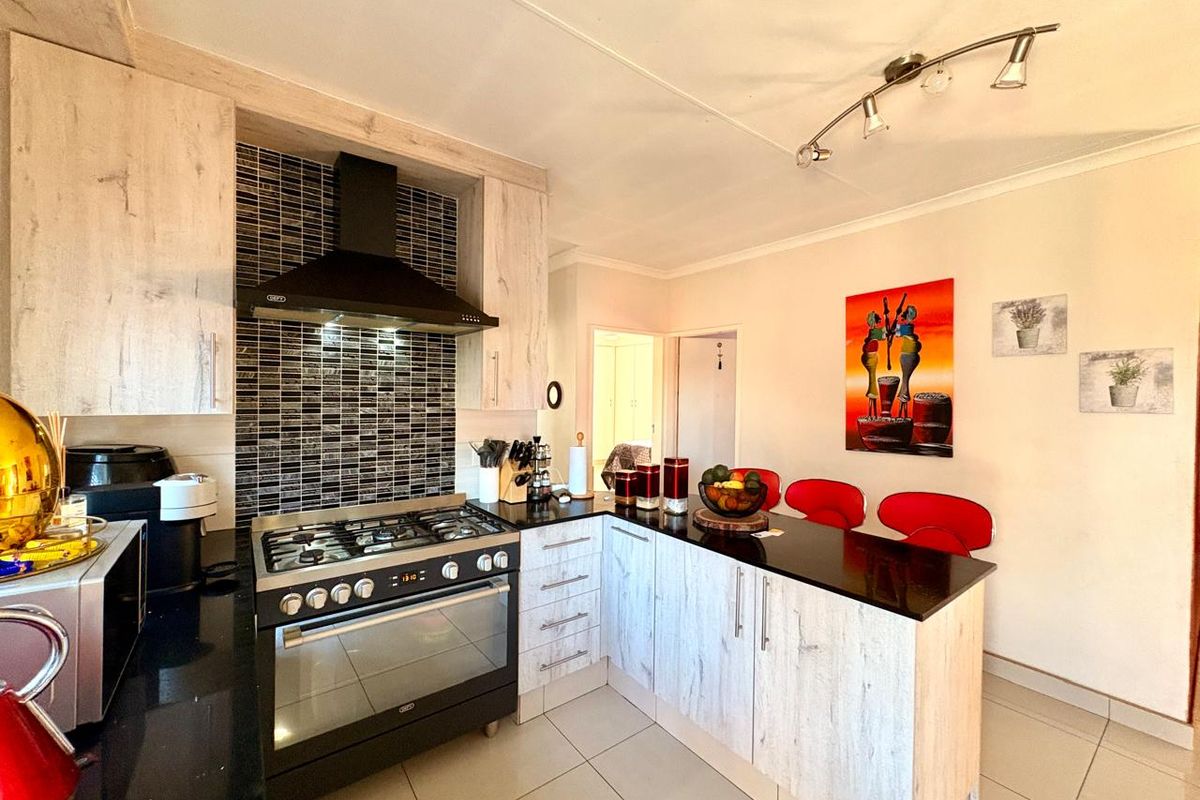 Three bedroom home in Dalpark Ext 1 - Photo 3