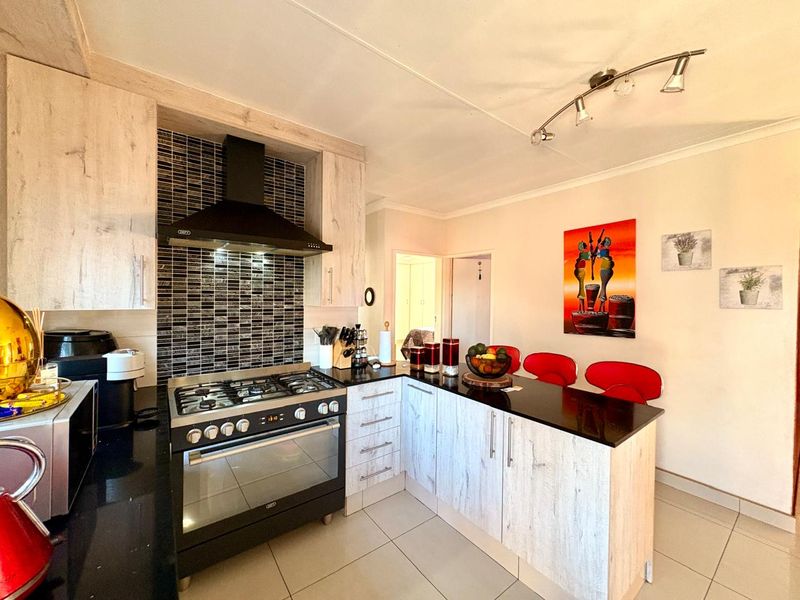 Three bedroom home in Dalpark Ext 1 - Photo 3