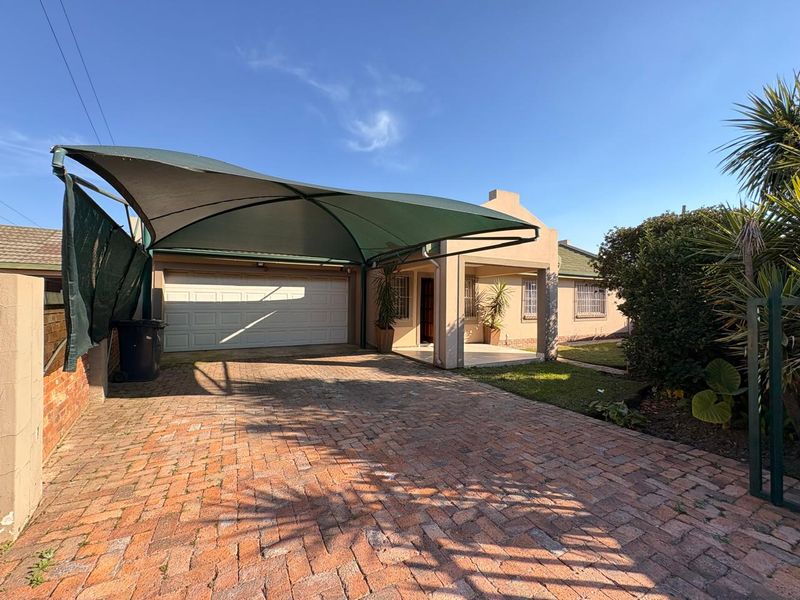 Three bedroom home in Dalpark Ext 1 - Photo 2