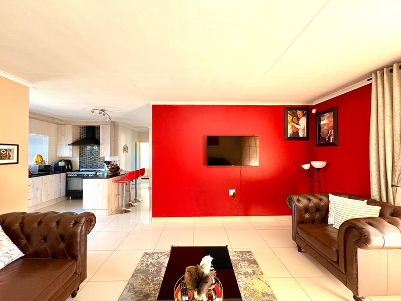 Three bedroom home in Dalpark Ext 1 - Photo 7