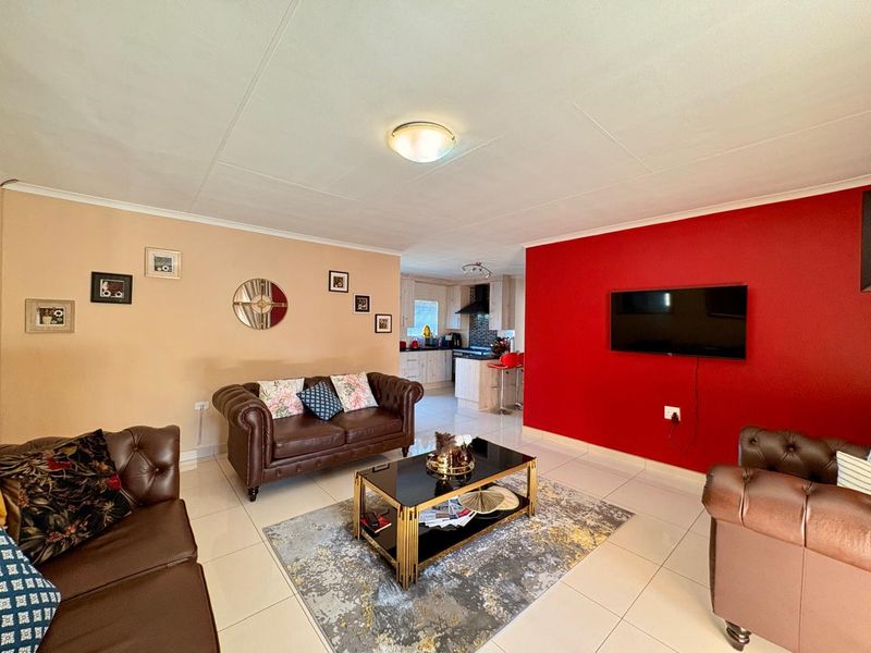 Three bedroom home in Dalpark Ext 1 - Photo 8