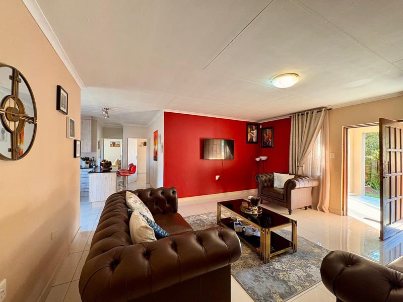 Three bedroom home in Dalpark Ext 1 - Photo 9