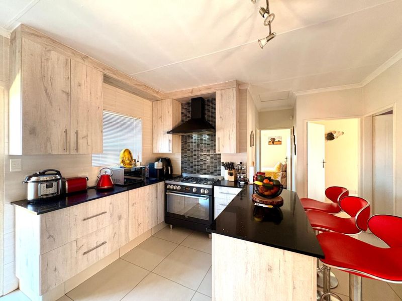 Three bedroom home in Dalpark Ext 1 - Photo 5