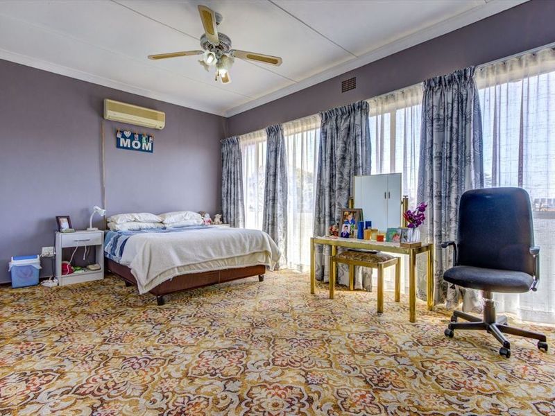 Spacious and beautiful! - Photo 9