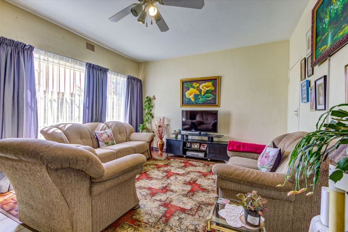 Spacious and beautiful! - Photo 3