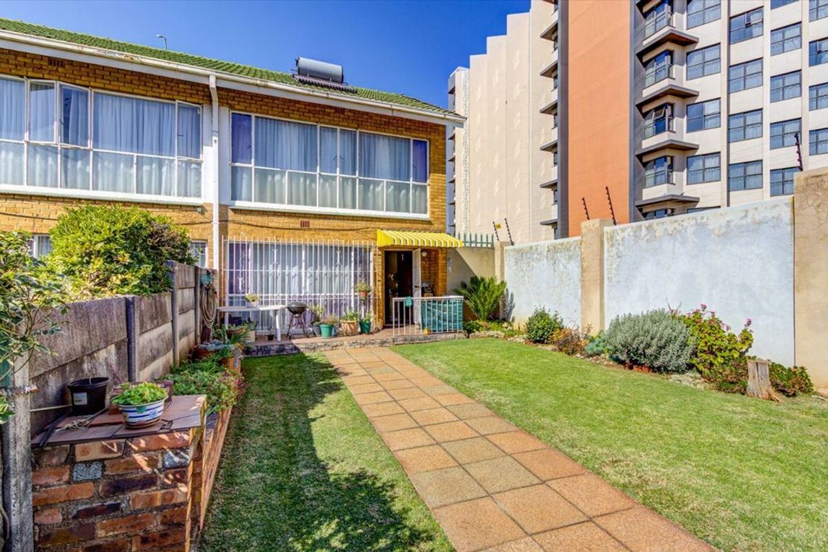 Spacious and beautiful! - Photo 2