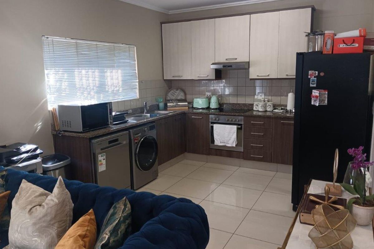Modern 2 Bedroom Ground Floor Apartment Umhlanga Ridge | Priced to Sell - Photo 2