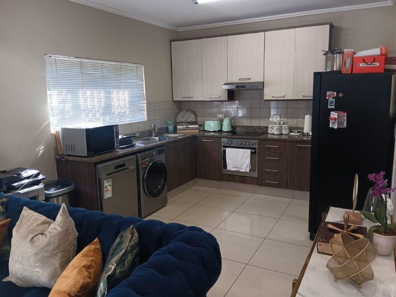 Modern 2 Bedroom Ground Floor Apartment Umhlanga Ridge | Priced to Sell - Photo 2