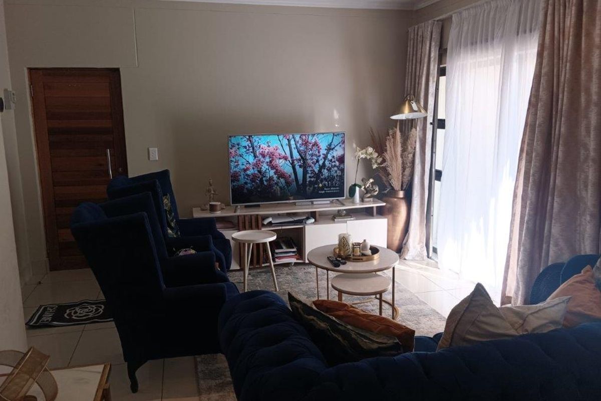 Modern 2 Bedroom Ground Floor Apartment Umhlanga Ridge | Priced to Sell - Photo 5