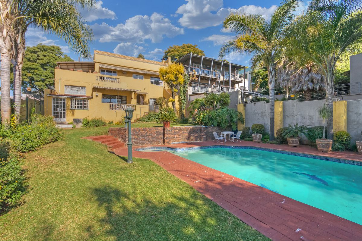 FEEL ON TOP OF THE WORLD IN THIS UNIQUE SPLIT LEVEL HOME WITH BREATHTAKING MOUNTAIN VIEWS - Photo 2