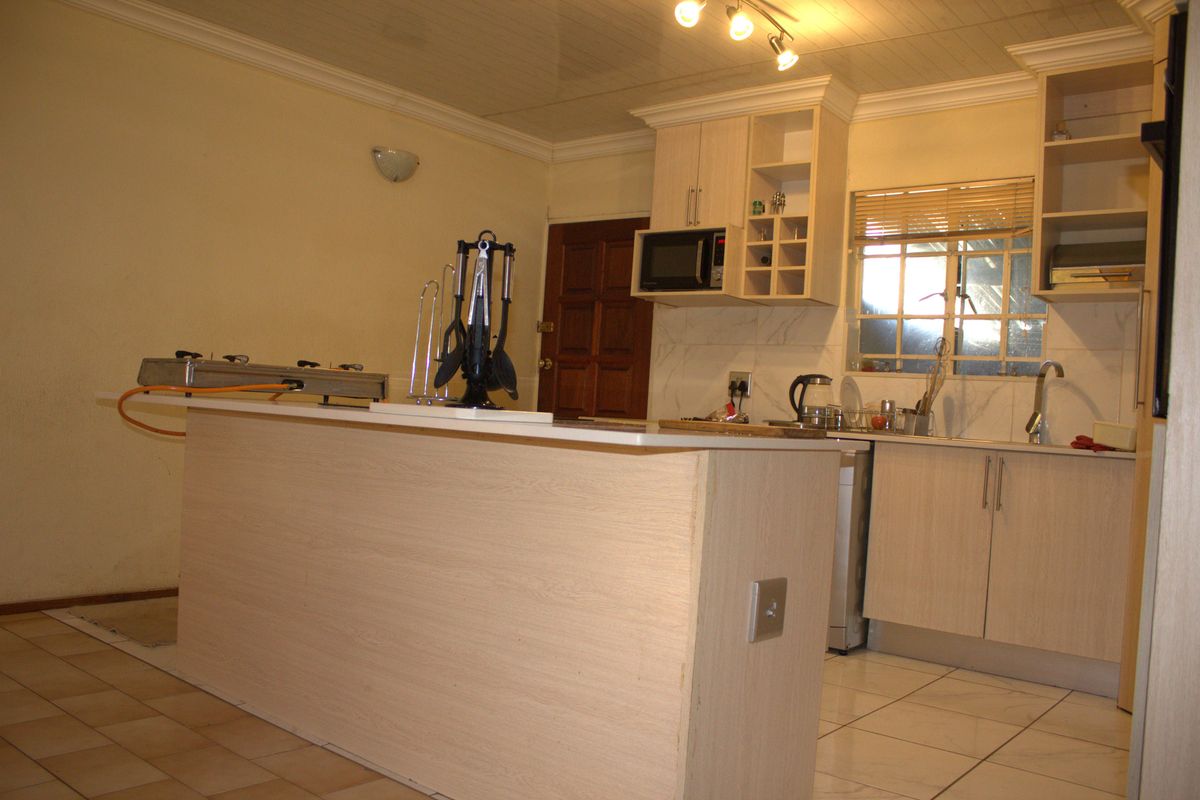 Charming 3-Bedroom Townhouse in the Heart of Birch Acres - Photo 4