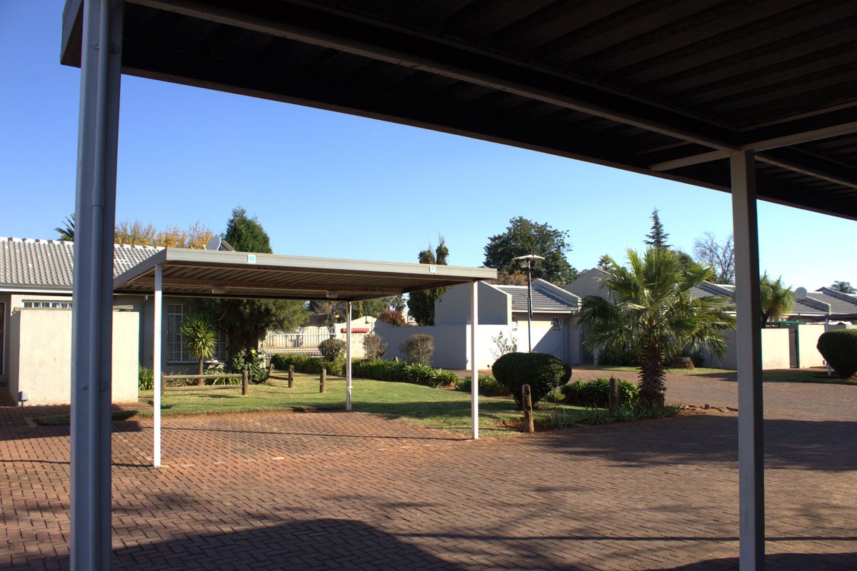 Charming 3-Bedroom Townhouse in the Heart of Birch Acres - Photo 2