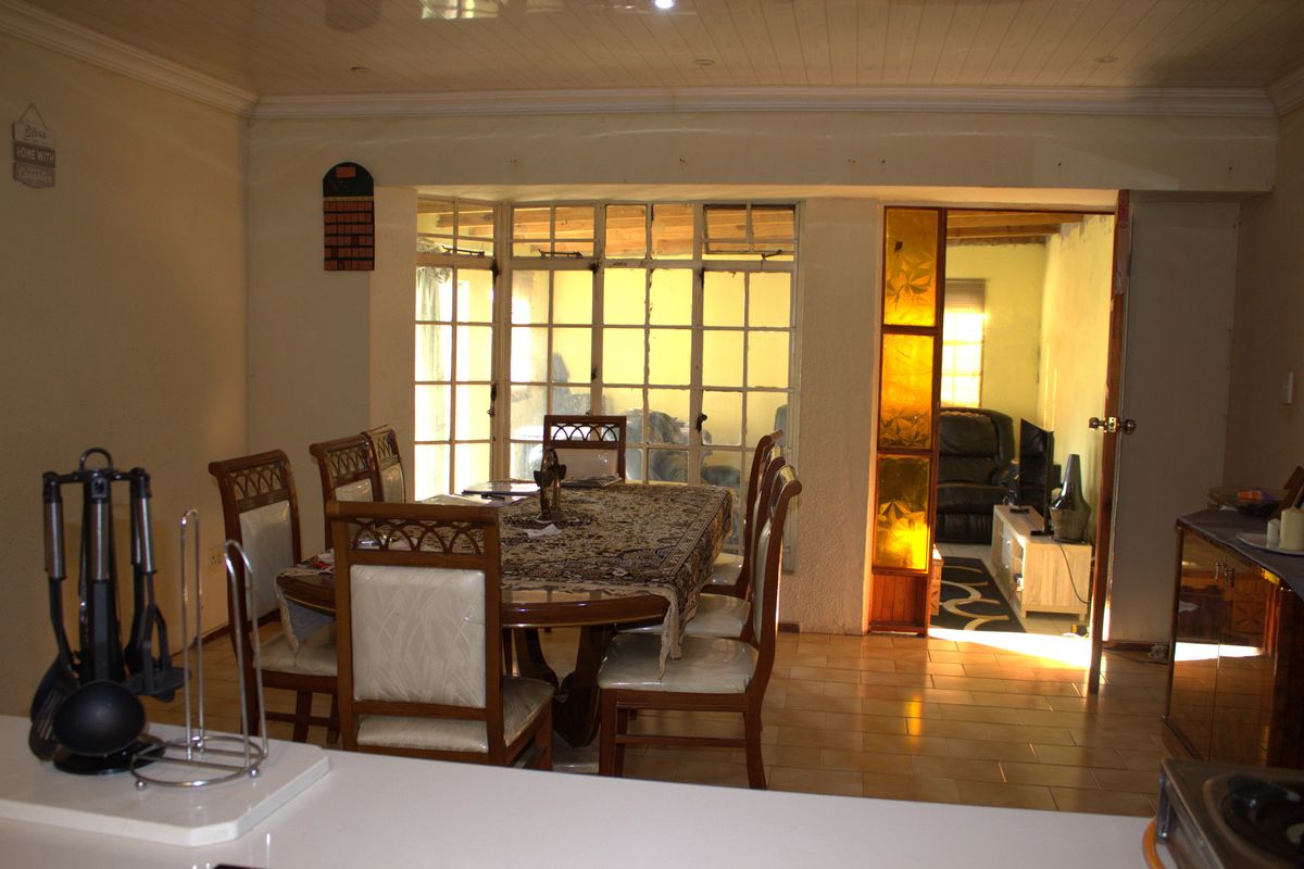 Charming 3-Bedroom Townhouse in the Heart of Birch Acres - Photo 5