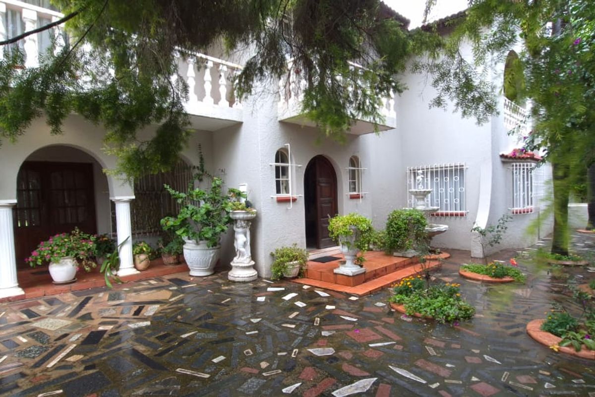 Spectacular Home in Dalcrest searching for a new family - Photo 2