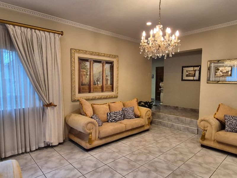 Spectacular Home in Dalcrest searching for a new family - Photo 8