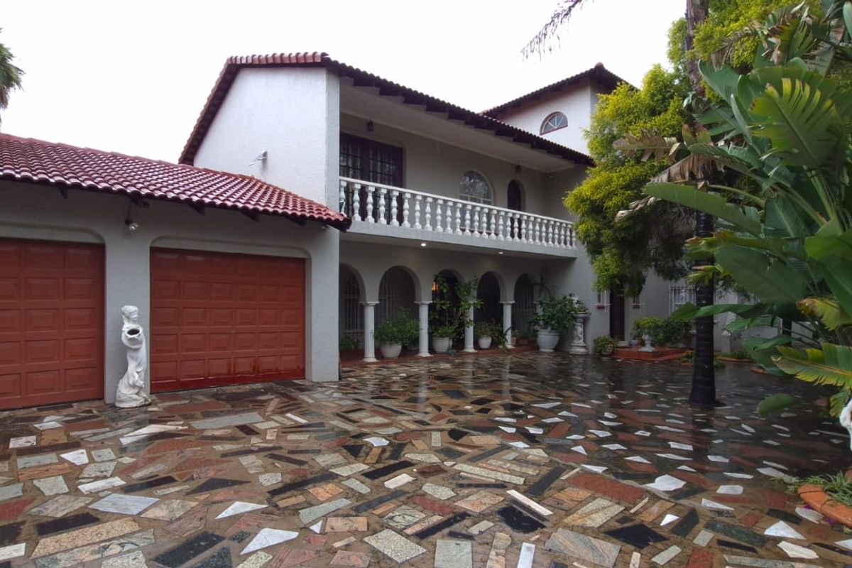 Spectacular Home in Dalcrest searching for a new family - Photo 3