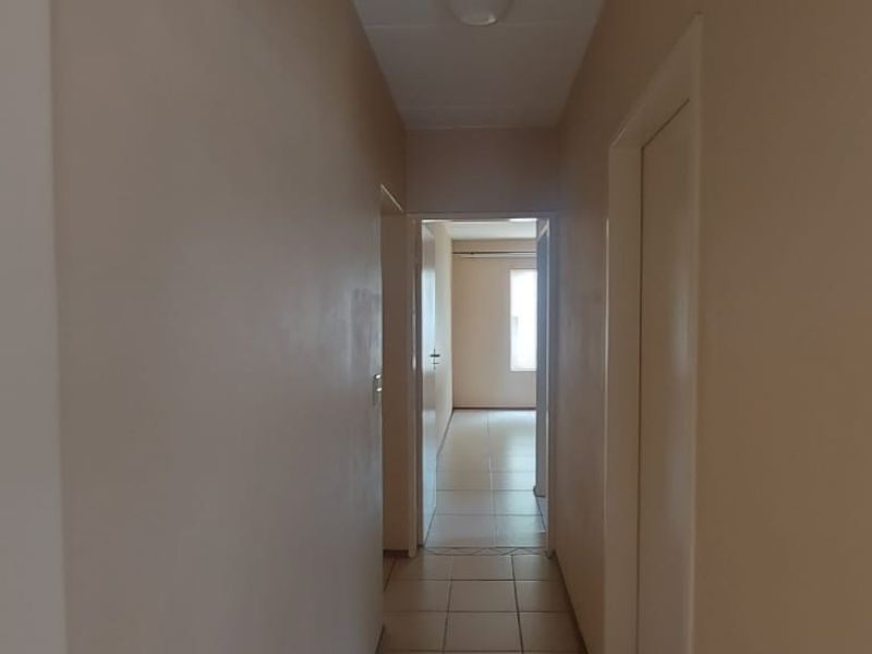 Spacious Ground Floor 2Bed/2Bath Townhouse For Sale in Terenure,Kempton Park - Photo 10